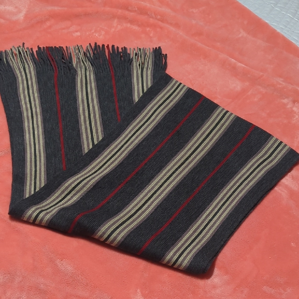Roundtree & Yorke Black and Red Striped Scarf